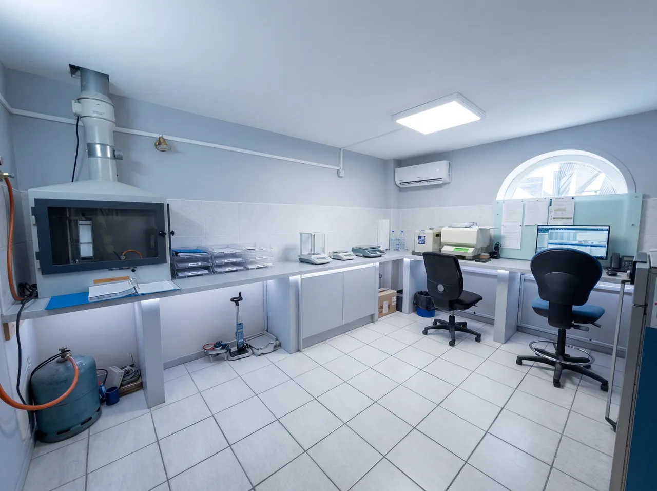 Contrôle des pièces au laboratoire interne